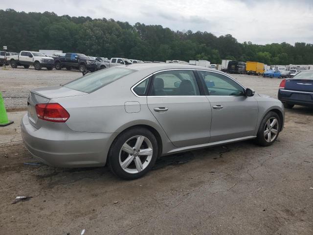  VOLKSWAGEN PASSAT 2013 Srebrny
