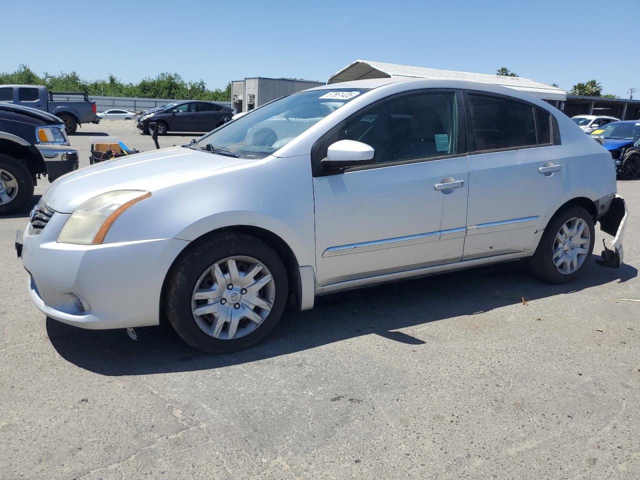 Fresno, CA에서 판매 중인 2012 Nissan Sentra 2.0 - Rear End