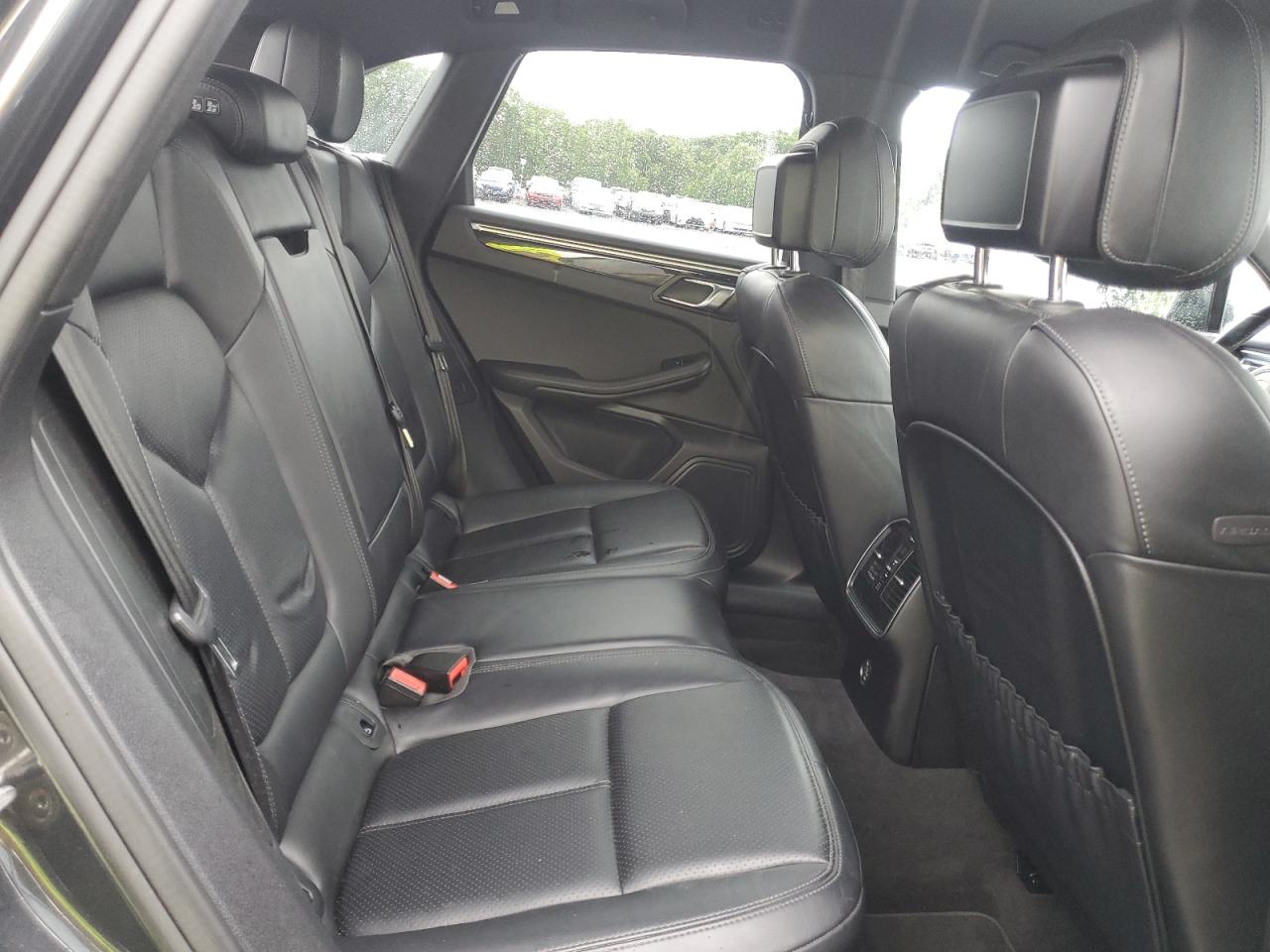 2018 Porsche Macan VIN: WP1AA2A51JLB10996 Lot: 56716675