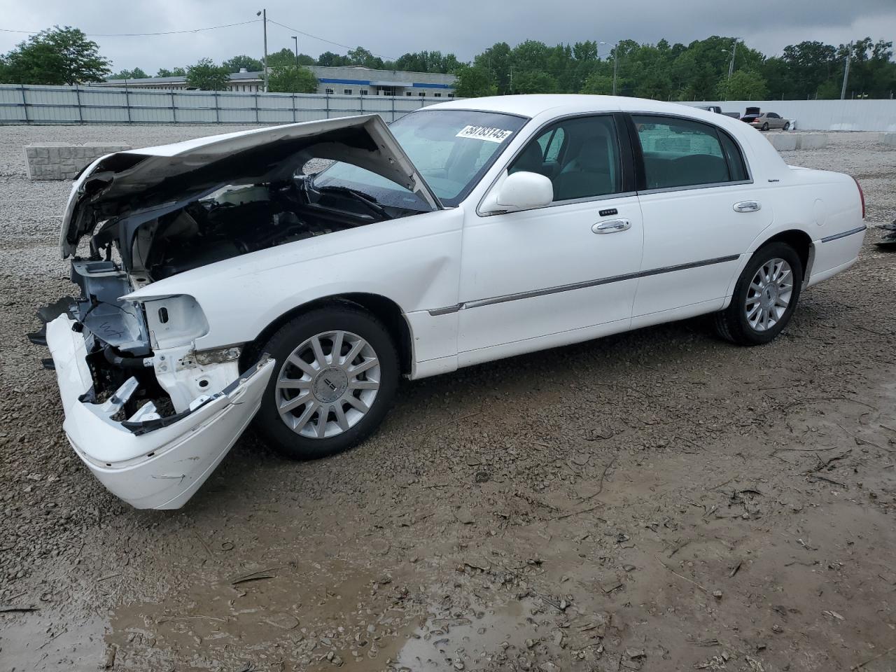 2006 Lincoln Town Car Signature на продаже в Louisville, KY - Front End