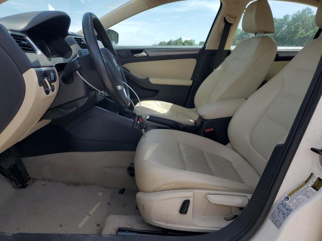 Sedans VOLKSWAGEN JETTA 2014 Biały