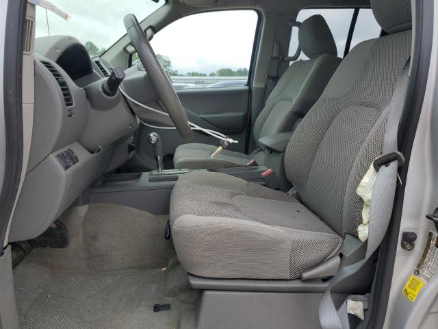 Пікапи NISSAN FRONTIER 2012 Сріблястий