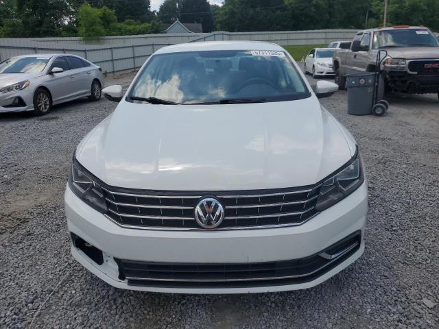  VOLKSWAGEN PASSAT 2017 Белый