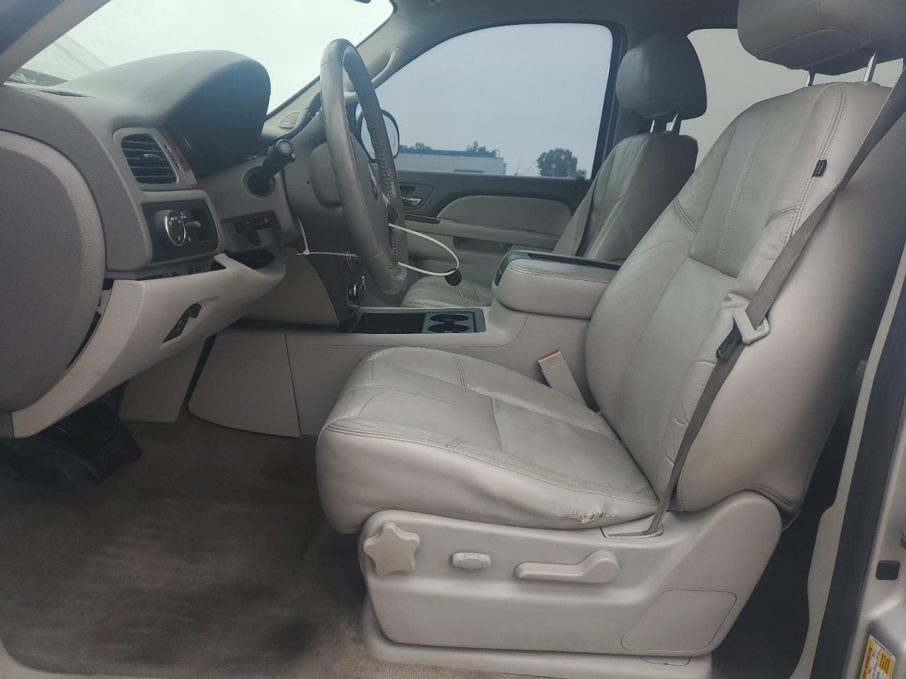 2011 Chevrolet Suburban C1500 Lt VIN: 1GNSCJE00BR225877 Lot: 58585895