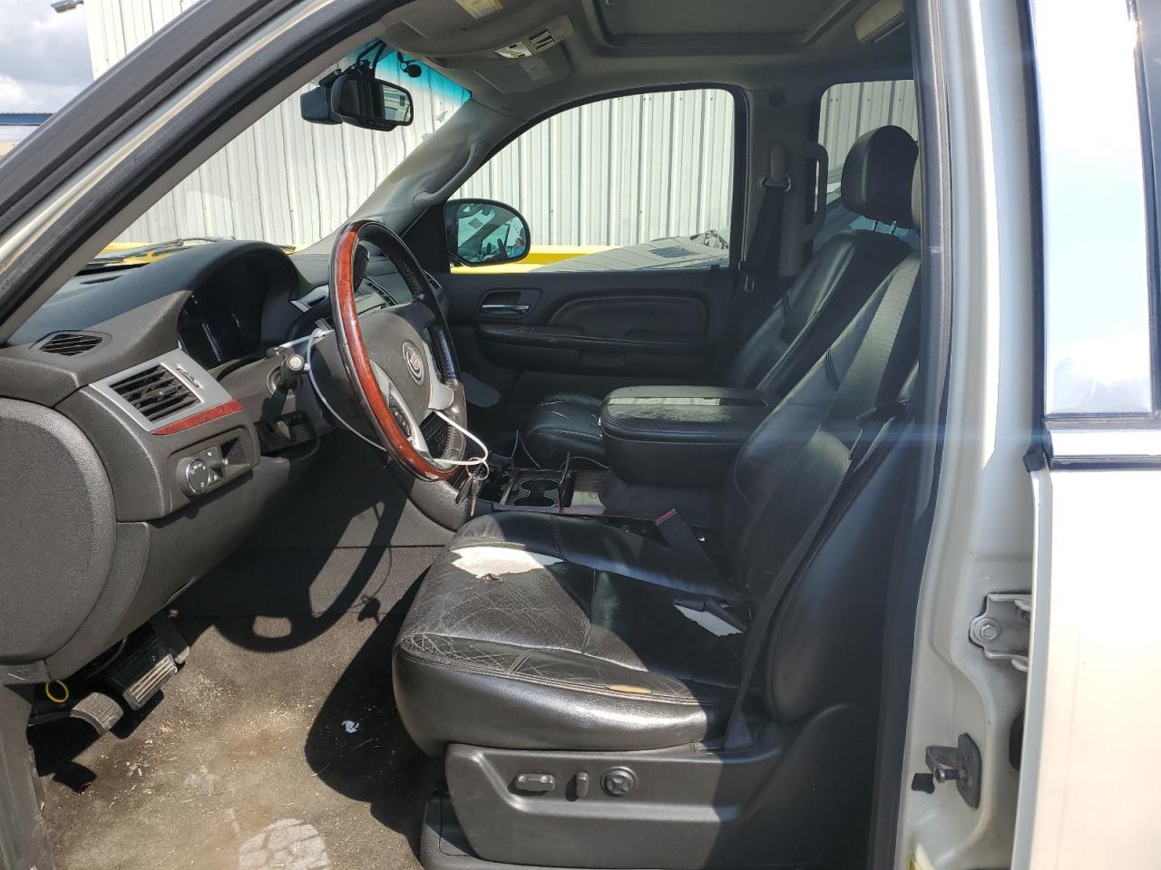 2008 Cadillac Escalade Luxury VIN: 1GYFK63878R105936 Lot: 57056305