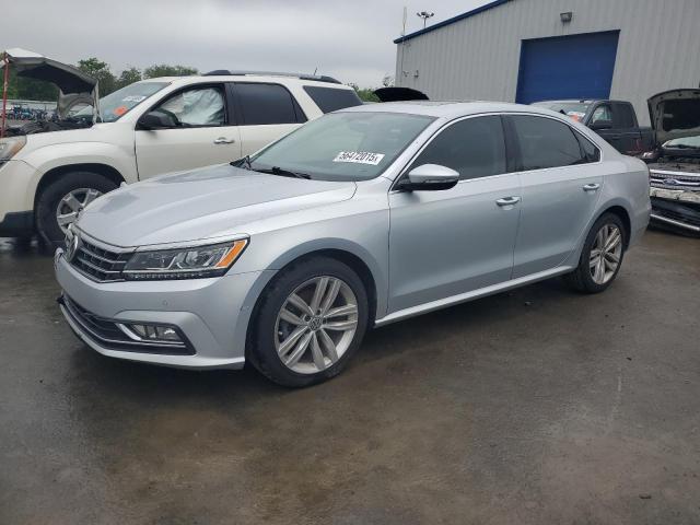  VOLKSWAGEN PASSAT 2018 Серебристый