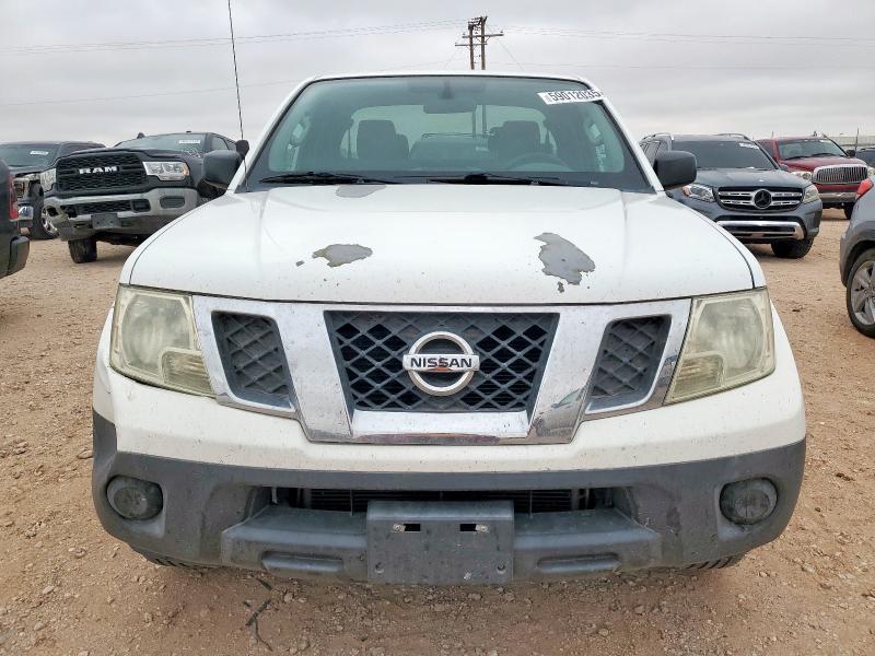 Пикапы NISSAN FRONTIER 2015 Белый