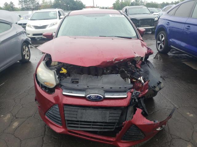 Sedans FORD FOCUS 2013 Czerwony