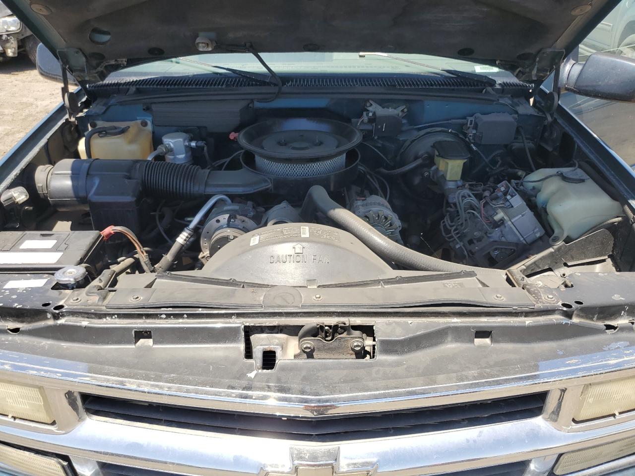 1994 Chevrolet Suburban C1500 VIN: 1GNEC16K9RJ420947 Lot: 55698235