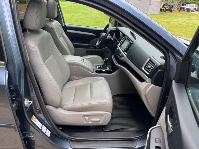  TOYOTA HIGHLANDER 2017 Blue