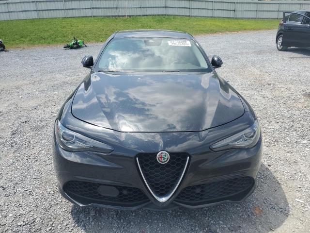  ALFA ROMEO GIULIA 2018 Чорний