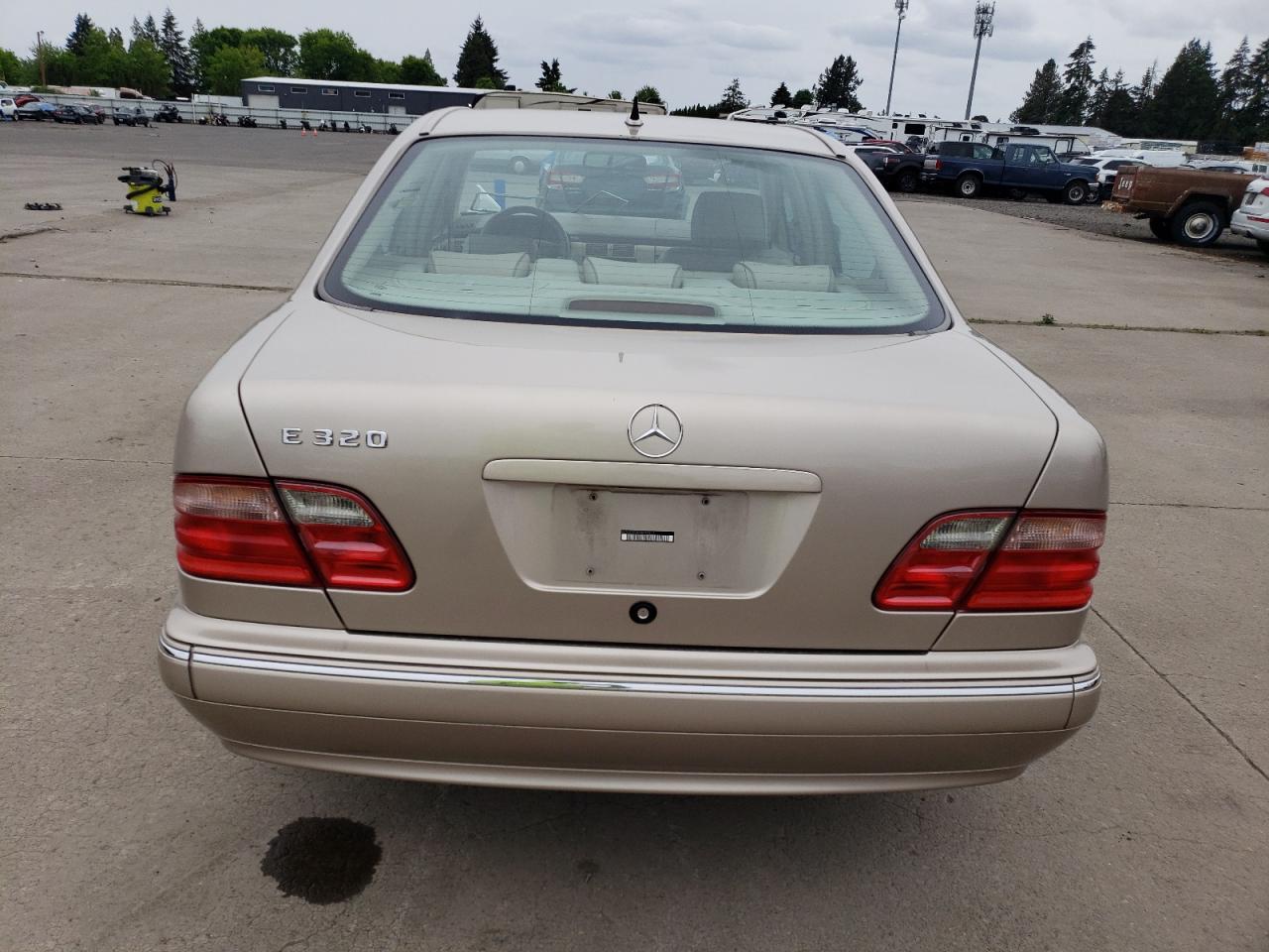 2000 Mercedes-Benz E 320 VIN: WDBJF65J0YB031612 Lot: 57179415