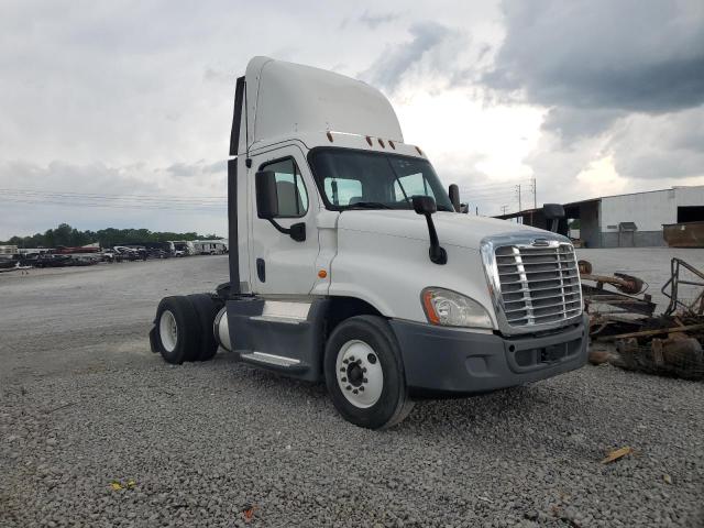 2015 Freightliner Cascadia Semi Truck