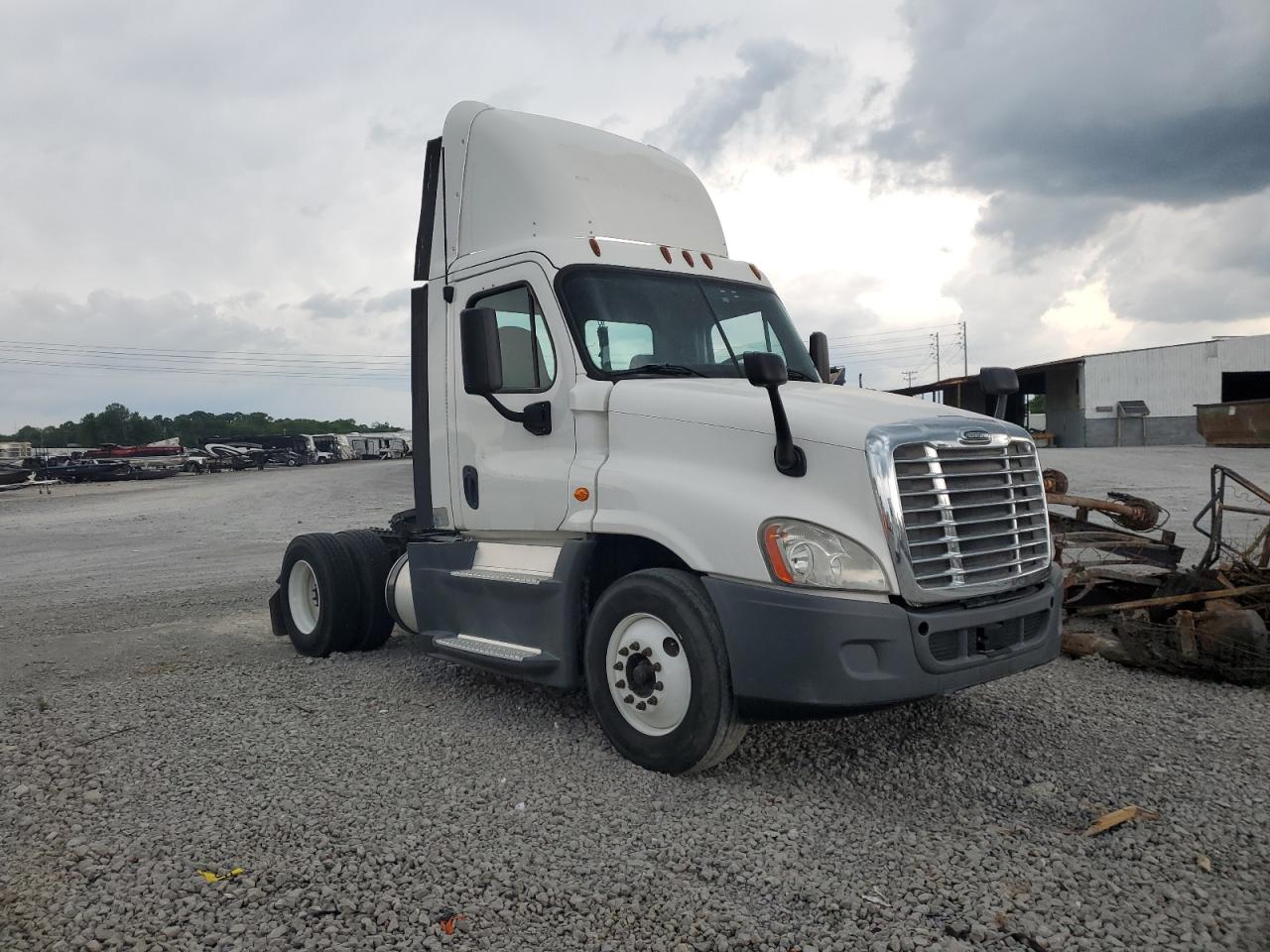 2015 Freightliner Cascadia Semi Truck for Sale in Lebanon, TN - Normal Wear