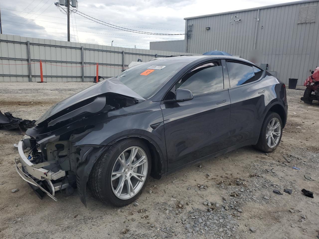2024 Tesla Model Y VIN: 7SAYGDEE3RF993215 Lot: 56867725