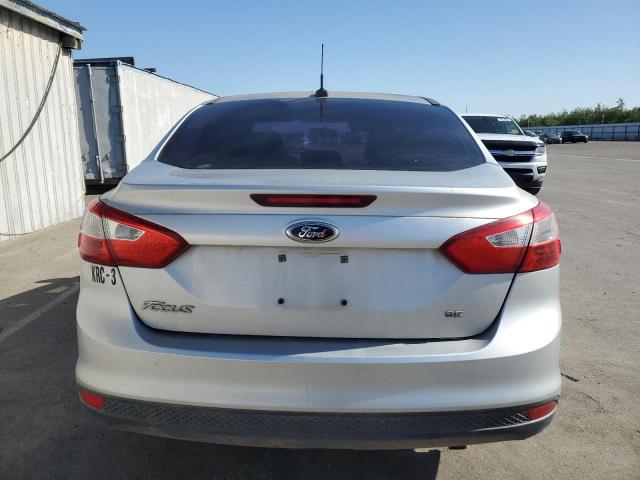 Sedans FORD FOCUS 2014 Srebrny