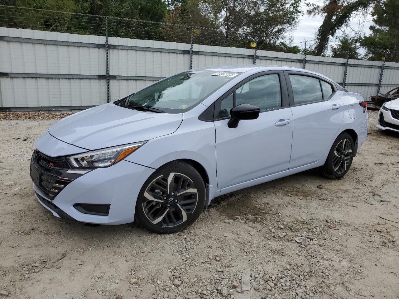 2025 Nissan Versa Sr продається в Hampton, VA - Front End