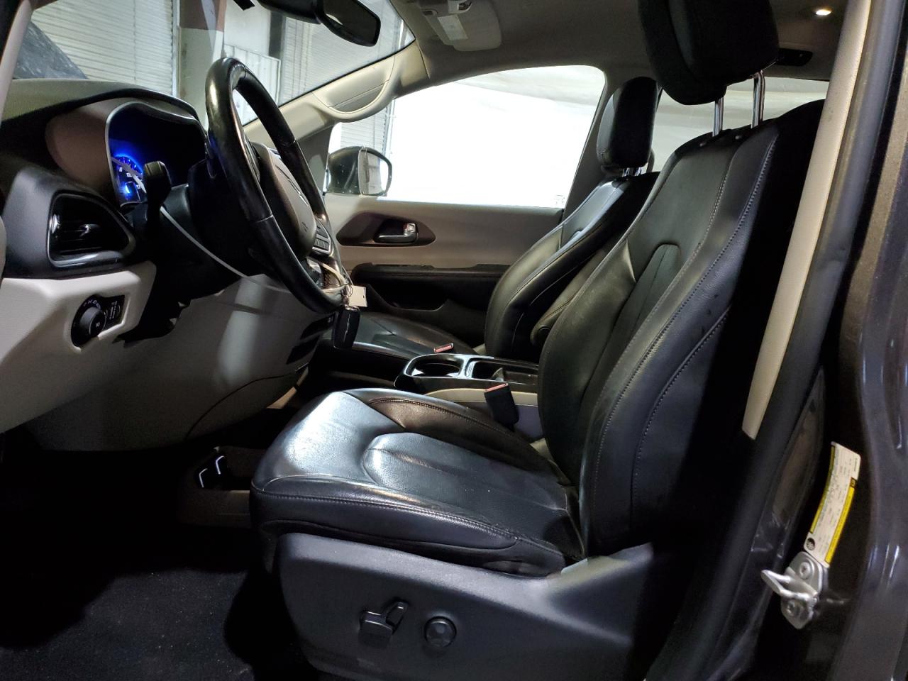 2019 Chrysler Pacifica Touring L VIN: 2C4RC1BG8KR590875 Lot: 57209035