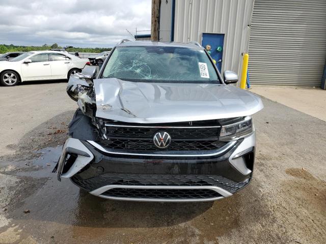  VOLKSWAGEN TAOS SE 2024 Srebrny