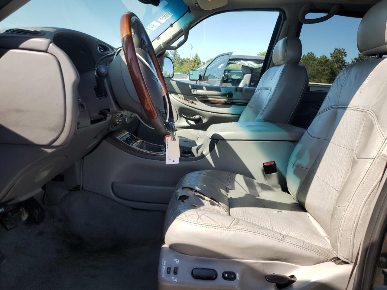 2001 Lincoln Navigator VIN: 5LMFU28R61LJ24800 Lot: 55736625