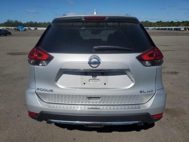  NISSAN ROGUE 2018 Srebrny
