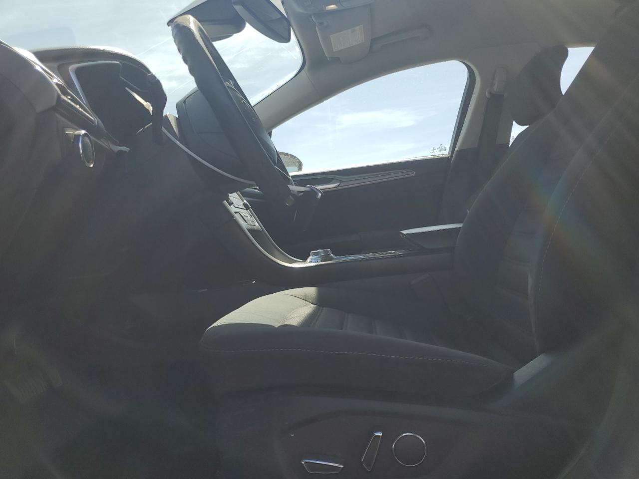 2019 Ford Fusion Se VIN: 3FA6P0LU5KR124875 Lot: 57157095