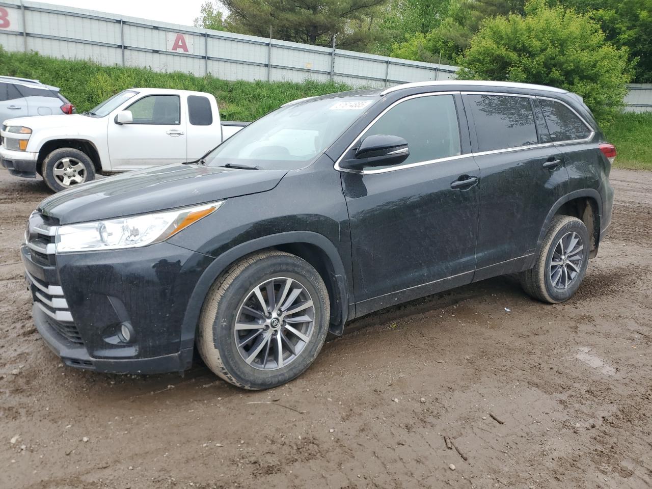 2017 Toyota Highlander Se იყიდება Davison-ში, MI - Front End