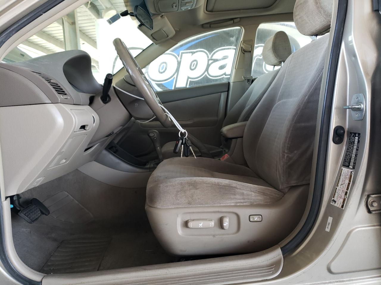 2004 Toyota Camry Le VIN: JTDBE32K640276392 Lot: 59149935