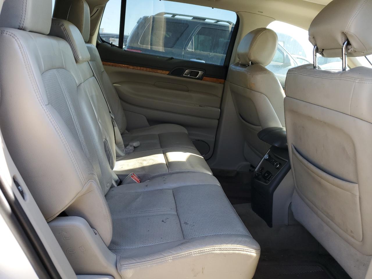 2011 Lincoln Mkt VIN: 2LMHJ5ATXBBJ51192 Lot: 55723995