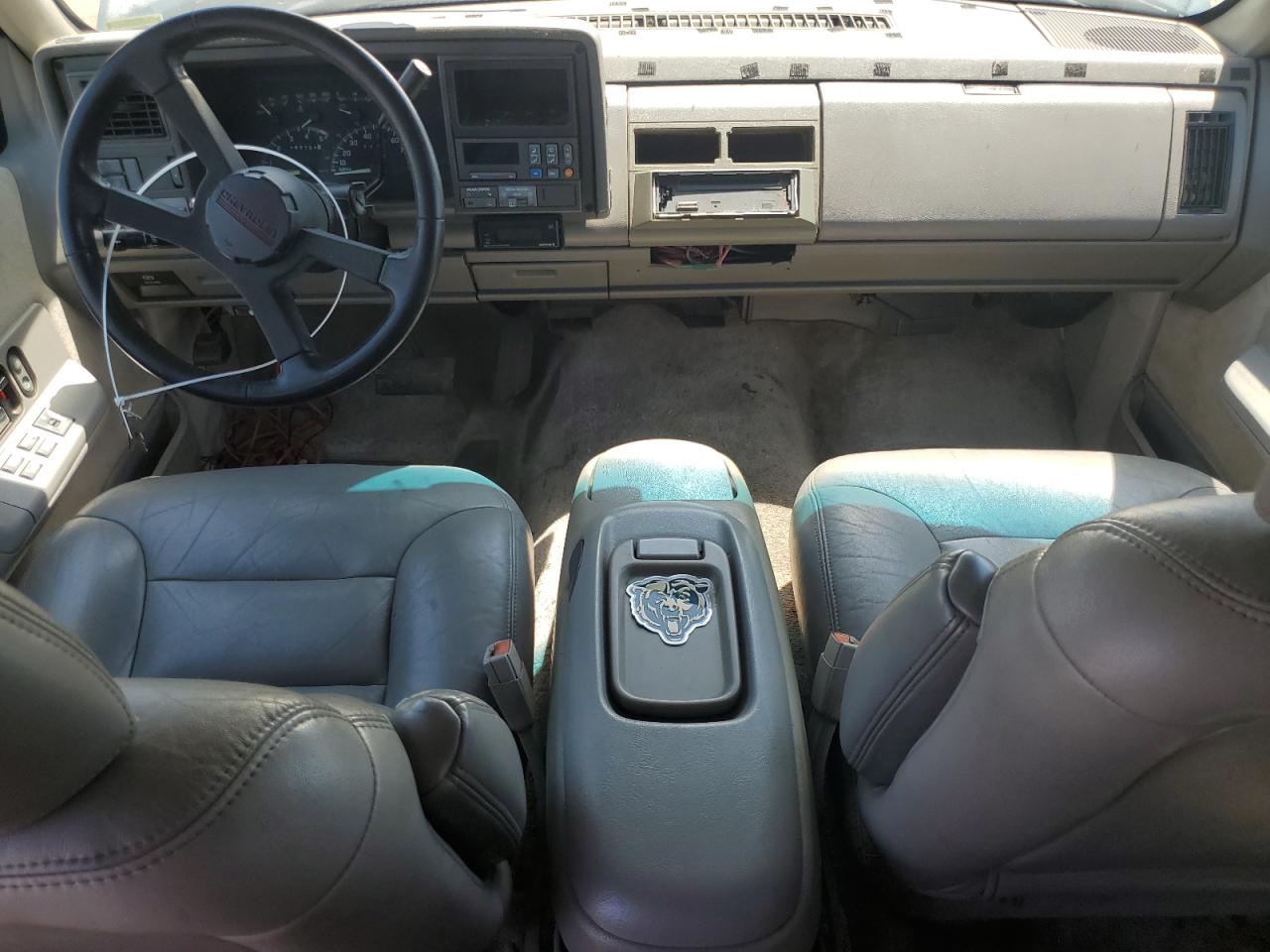 1994 Chevrolet Suburban C1500 VIN: 1GNEC16K9RJ420947 Lot: 55698235