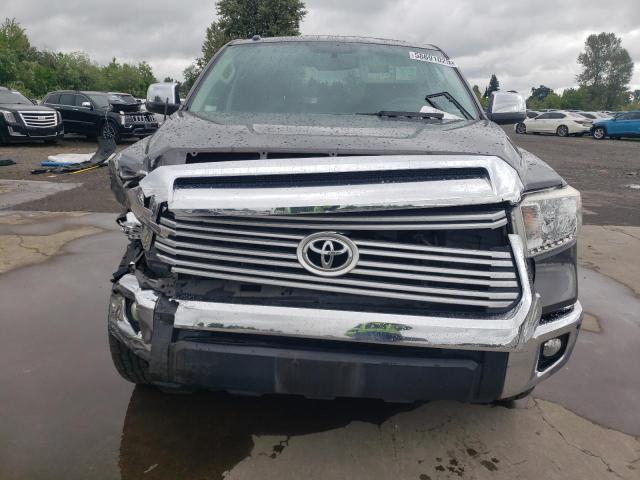  TOYOTA TUNDRA 2017 Серебристый