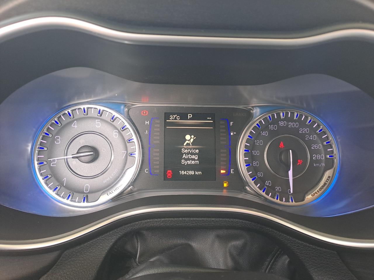 1C3CCCAB6GN177949 - 2016 Chrysler 200 - #undefined