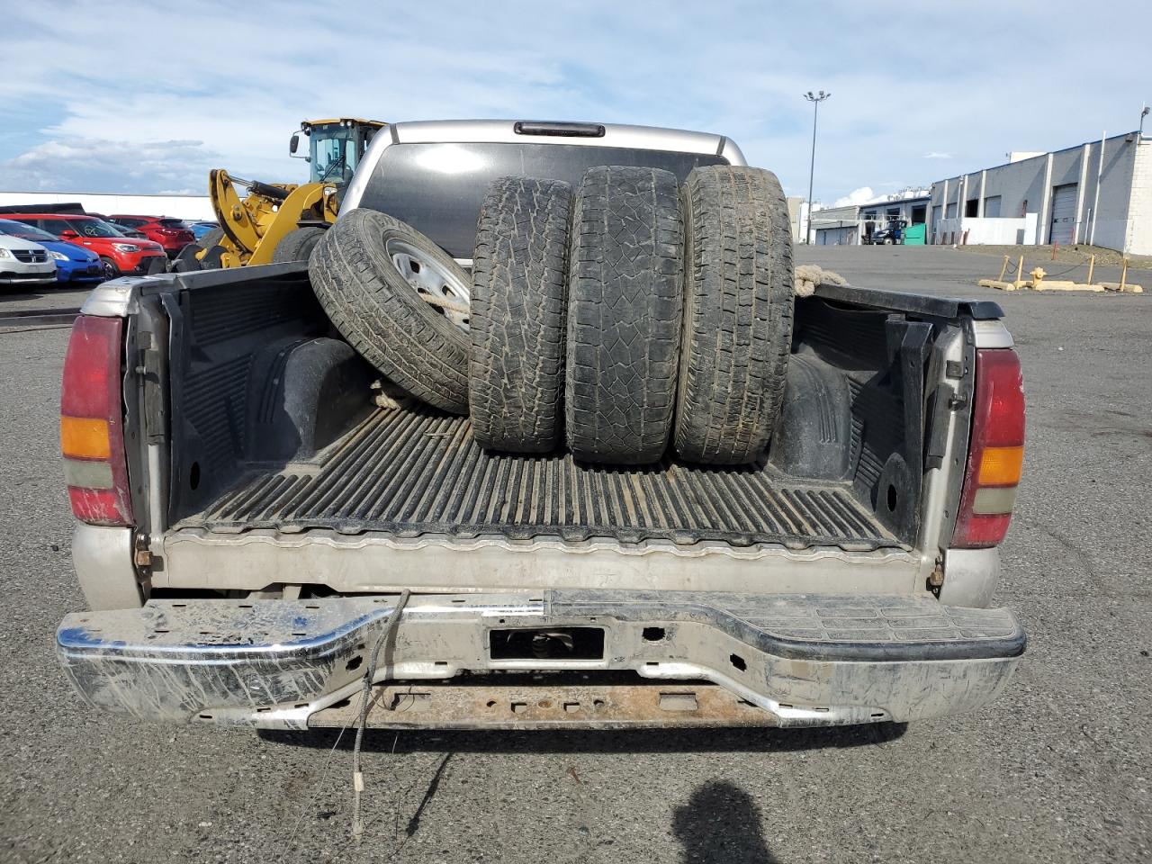 2005 GMC New Sierra K1500 VIN: 2GTEK13T551225165 Lot: 56536585