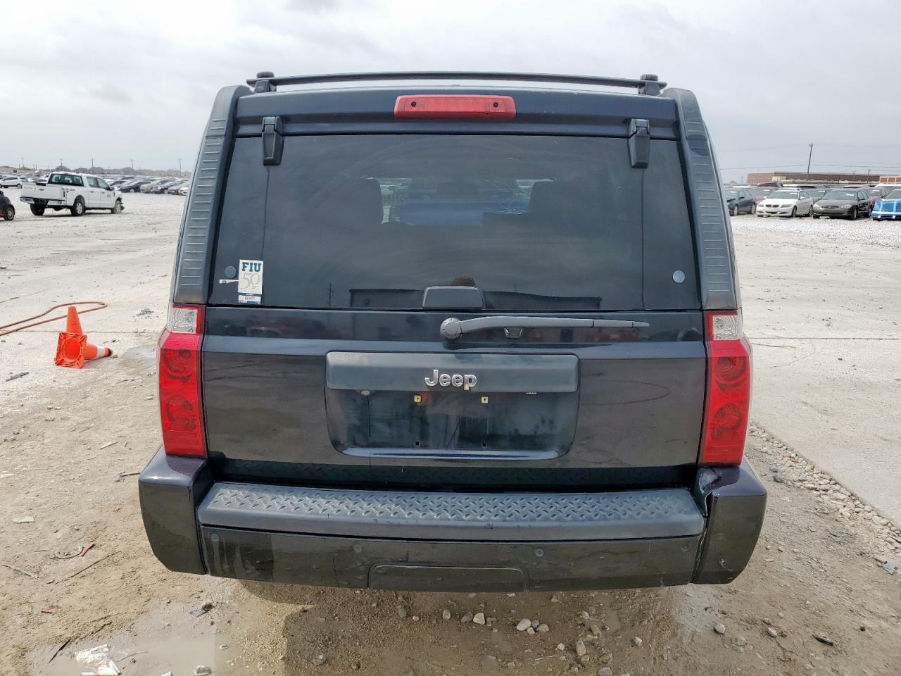 2008 Jeep Commander Sport VIN: 1J8HH48K18C116819 Lot: 57184085