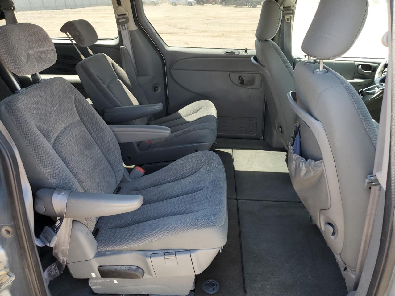 2005 Chrysler Town & Country Lx VIN: 2C4GP44R65R210853 Lot: 56538065