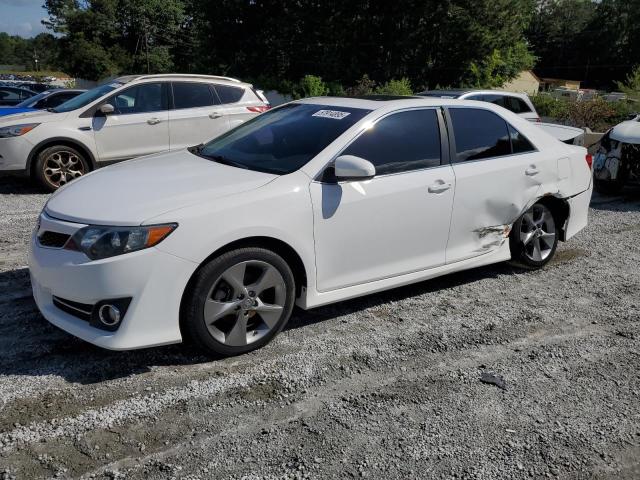 Sedans TOYOTA CAMRY 2014 White