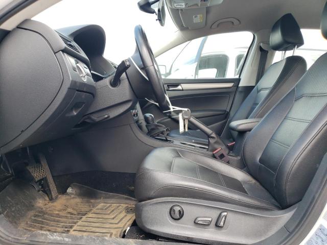 Sedans VOLKSWAGEN PASSAT 2015 Biały