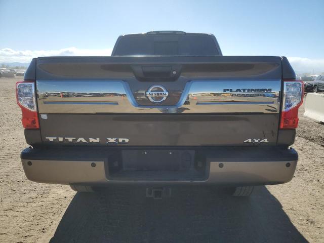  NISSAN TITAN 2017 Brązowy