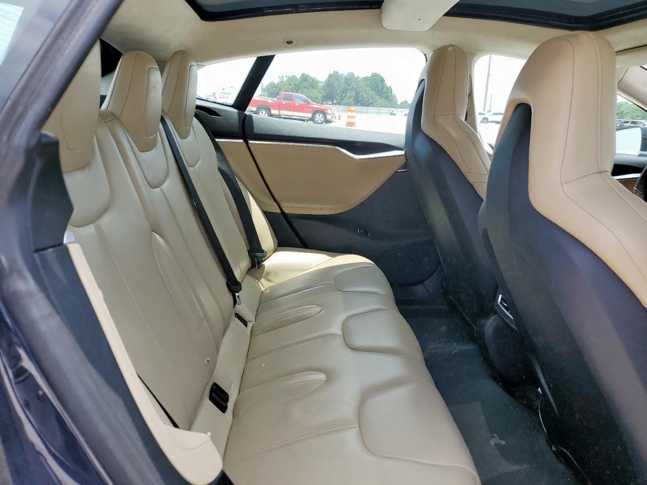 2015 Tesla Model S 85 VIN: 5YJSA1H1XFF092303 Lot: 56132485
