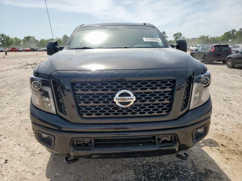  NISSAN TITAN 2018 Czarny