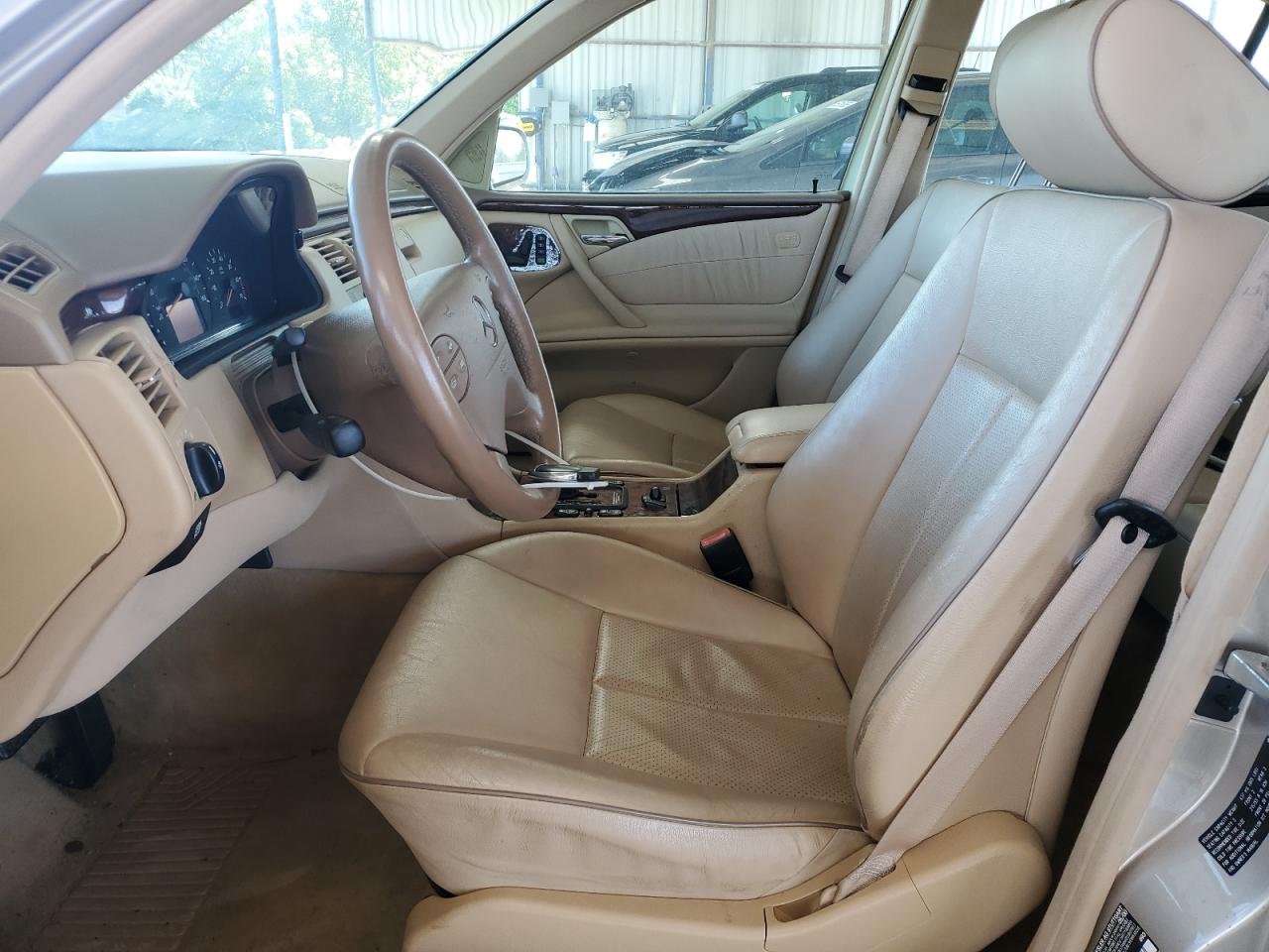 2000 Mercedes-Benz E 320 VIN: WDBJF65J2YB160984 Lot: 54816465