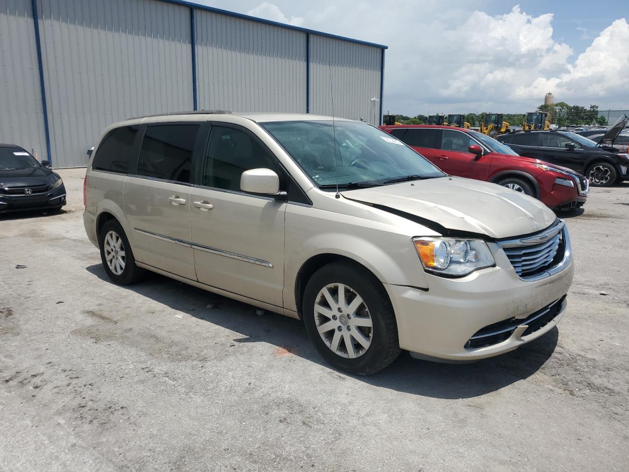【中古】 Achados E Perdidos クルミン 2016 Chrysler Town & Country at FL - Apopka, Copart lot