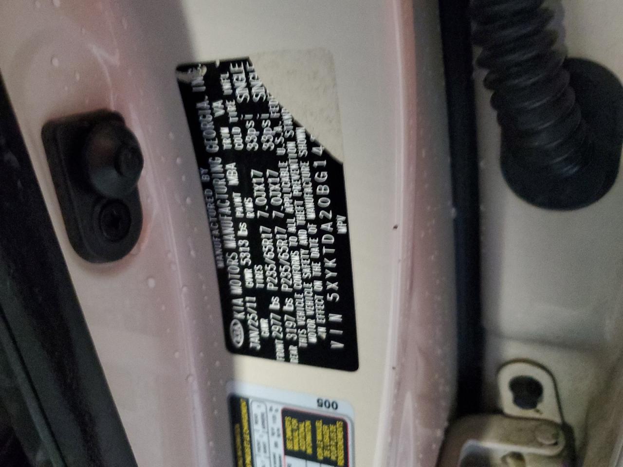 2011 Kia Sorento Base VIN: 5XYKTDA20BG148699 Lot: 56931405