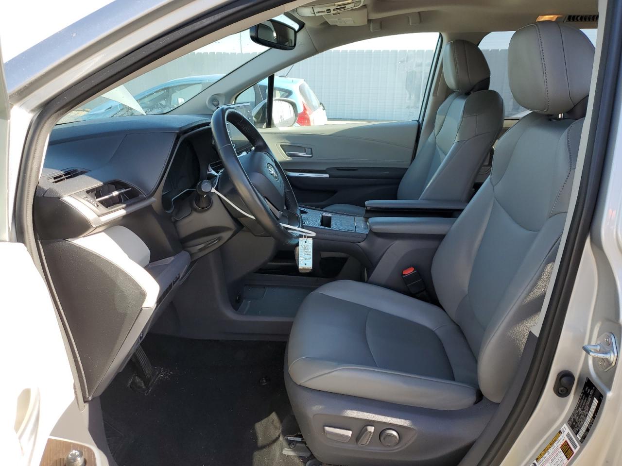 2021 Toyota Sienna Xle VIN: 5TDJRKEC8MS058563 Lot: 56932015