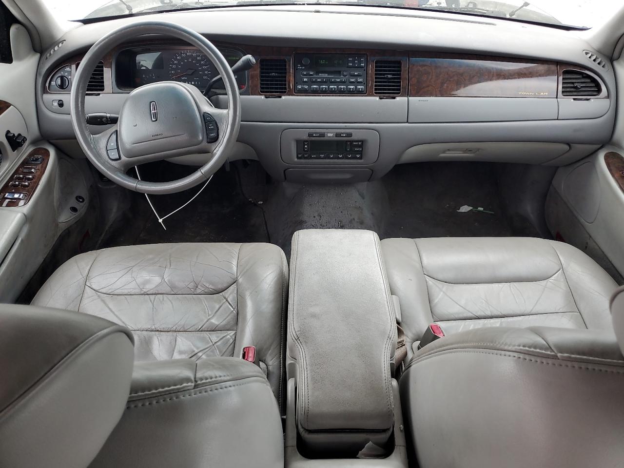1999 Lincoln Town Car Executive VIN: 1LNHM81W2XY652408 Lot: 57239145