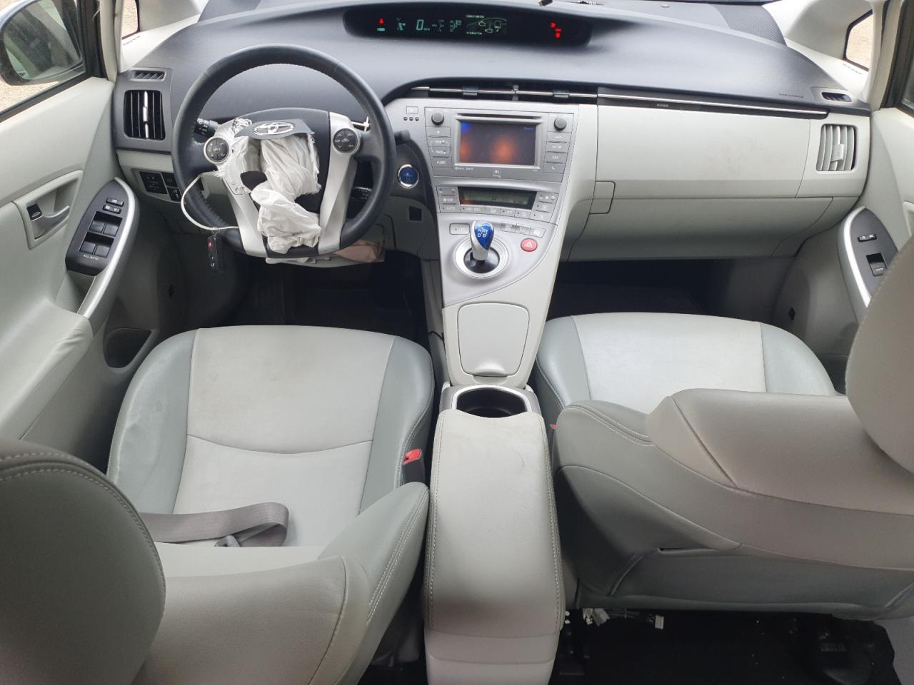 2013 Toyota Prius - Image 8