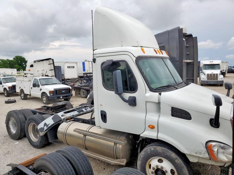 2014 Freightliner Cascadia 113 Semi Truck