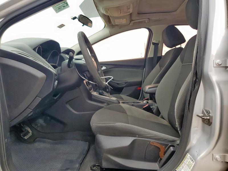 Hatchbacks FORD FOCUS 2014 Silver
