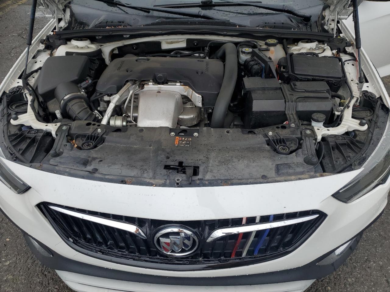 2018 Buick Regal Tourx Essence VIN: W04GV8SX3J1178080 Lot: 56527865