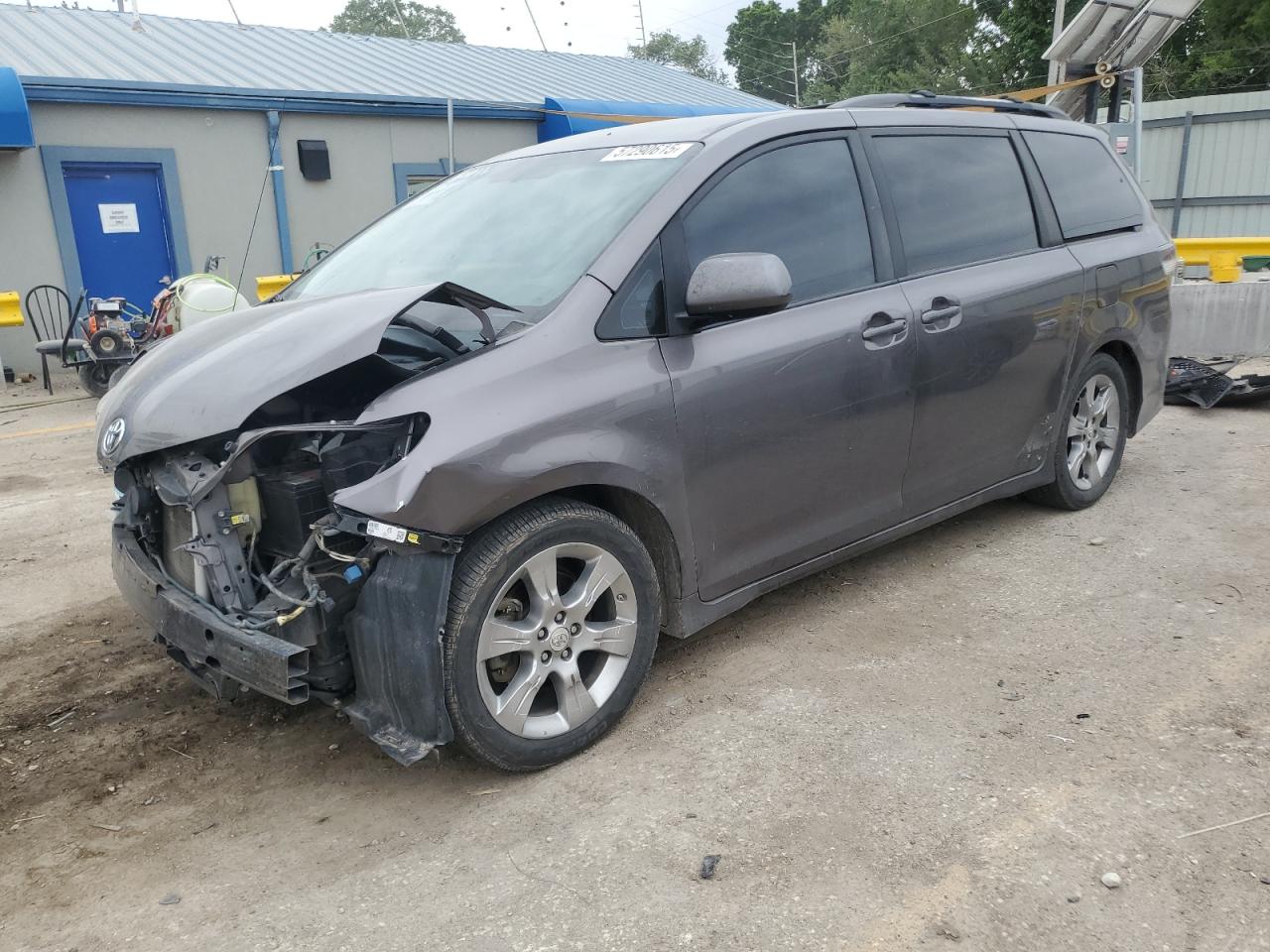 2011 Toyota Sienna Sport იყიდება Wichita-ში, KS - Front End